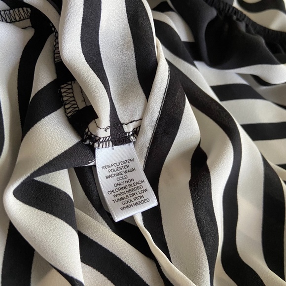 🎹 LOFT, Black & White Off-The-Shoulder Blouse - Picture 7 of 13